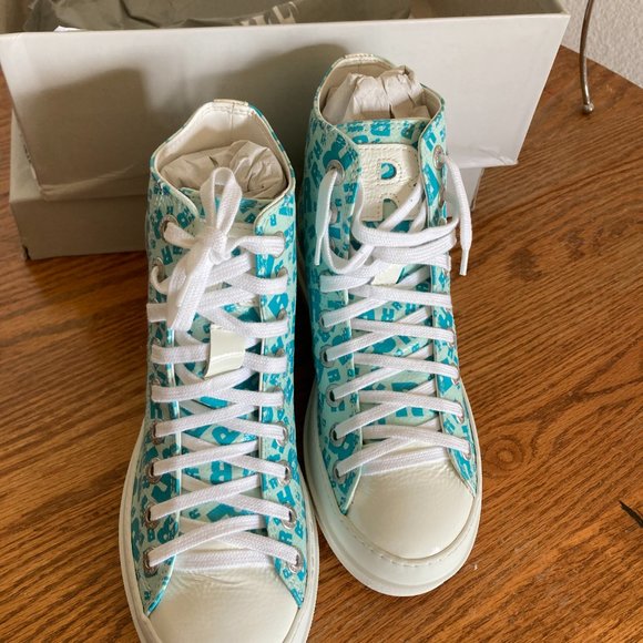 Ruco Line women's size 35 IT hidden wedge heel ' R ' logo print leather sneakers - Picture 6 of 8